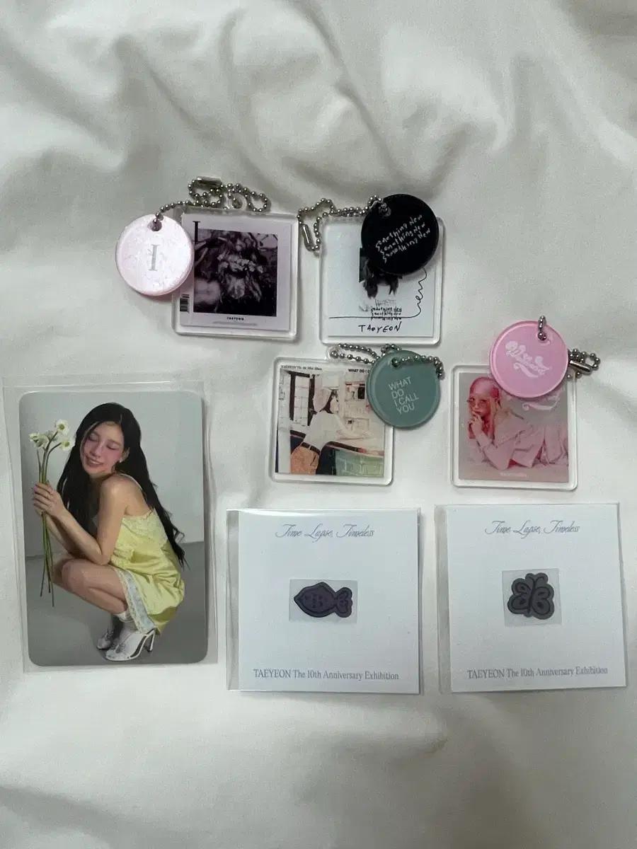 태연 전시회 포카, 메탈스티커, 앨범 키링 교환