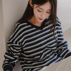 [캔마트] 로빈 스트라이프 브이 맨투맨