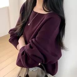[코코블랑] 소프트 오프숄더 보트넥 니트