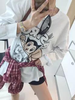 왕펀치 프린팅 레터링 루즈핏 라운드 가을 긴팔티셔츠 (2color)