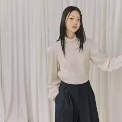 긴팔 퍼프 뒷리본 블라우스 AR3WB868