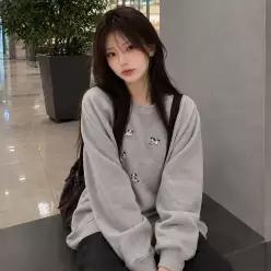 해피퍼피 패치 피그먼트 레글런 맨투맨 고스트그레이