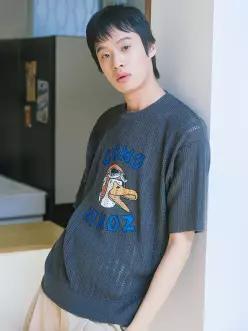[COMONINOZ] SUMMER GRAPHIC KNIT [CHARCOAL]