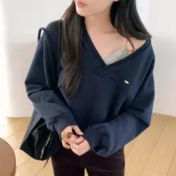 [코코블랑] 실버 심볼 브이넥 맨투맨
