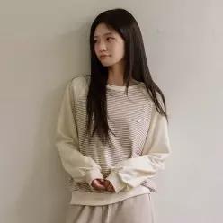 커브라인 스트라이프 배색 맨투맨