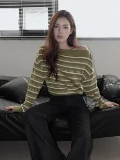 [모어렌] [MADE] 리만 오프숄더 버튼 니트