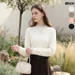 프릴 배색 꽈배기 터틀넥 니트