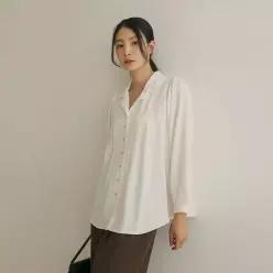 [66-100] 비올렌 오픈 카라 볼버튼 퍼프 블라우스