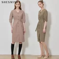 [쉬즈미스(SHESMISS)] 페미닌 브이넥 다트 원피스 (택가격: 398000원)