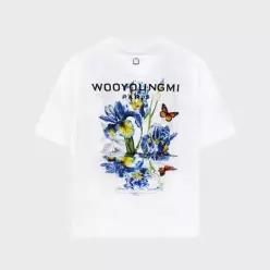 우영미 [명품] 26SS 플라워 백로고 코튼 반팔티셔츠 화이트 남성 티셔츠 W261TS06701W
