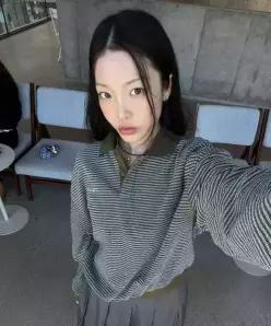 코드그라피 codegraphy (우먼) 스트라이프 카라 맨투맨올리브