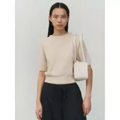 AMOMENTO PADDED SQUARE SHOULDER BAG_LIGHT BEIGE