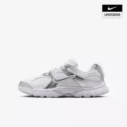 나이키 NIKE V5 RNR GS HQ6411-103 국내매장판 1560445
