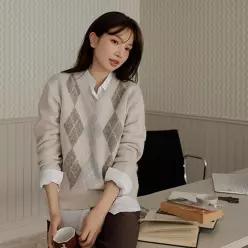 뮤앤 아가일 브이넥 울니트