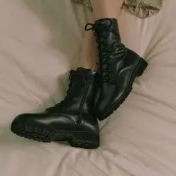 [10월 29일 배송] KERRIJADE FLAT 플랫 Walker BTS 부츠_Black