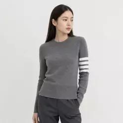 톰브라운 26FW 사선완장 밀라노 스티치 울 여성 니트 FKA239A 00014 035