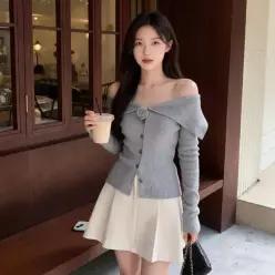 [하프클럽/]오프숄더 가디건 코사지 포인트 골지 가을 겨울 상의 데일리룩