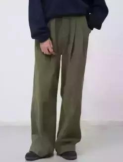 제네럴아이디어 generalideastandard 루즈핏 투턱 코튼 팬츠 KHAKI WBE4L11516