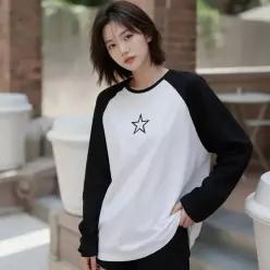 [하프클럽/]나그랑 티셔츠 배색 별 자수 루즈핏 여름 반팔 상의 데일리룩 하