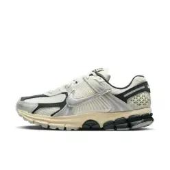 Nike 여성용 줌 보메로 5 신발 반사 디테일이 있는 7740845