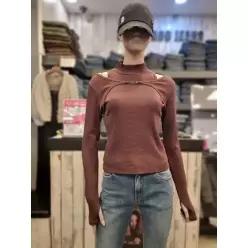 버커루 여성 숄더 컷아웃 체인장식 티셔츠 61 B245TS600P