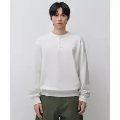 무신사 스탠다드 MUSINSA STANDARD 헨리 넥 스웨트셔츠 [아이보리] 6710468 MMFTK8C68-