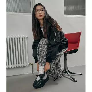 리본 셔링 플랫슈즈 AR7AS262