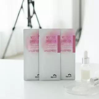 꽃을든남자 모이스처 여성용 일회용 에멀전 1.5ml x 200개 여행용 휴대용 스킨로션 화장품