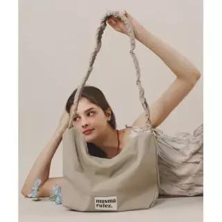 매장정품  MASMARULEZ 5014258939 Nylon 2way shirring hobo bag Mocha beige 호보백 파우치백