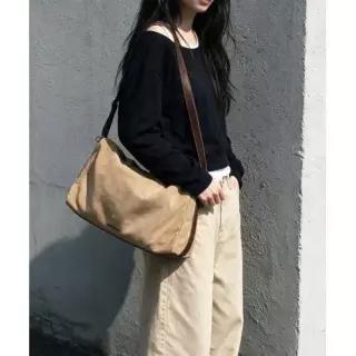 매장정품  MASMARULEZ 5012759599 스웨이드 빅스퀘어백 베이지 미니백 데일리백 45