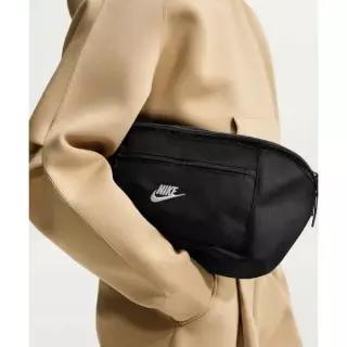 나이키 NIKE 웨이스트 팩(8L) - 블랙:화이트 IB4369-010IB4369-010 170941