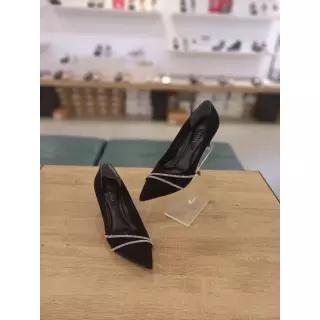 세라 1color 마리오 여성 사틴스판 포인트 토 사선큐빅장식 펌프스6cm S24P500