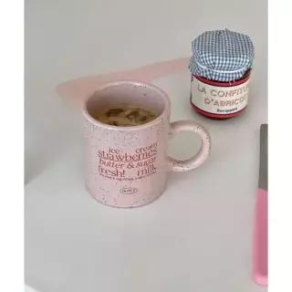 매장정품 OLIVET strawberry crunchy mug 딸기 머그잔