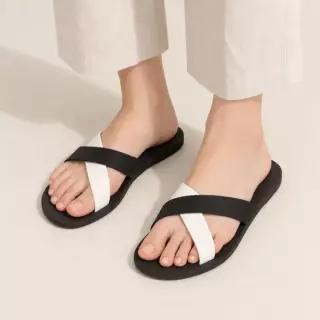 MOOCHUU Cross Black-BlackWhite