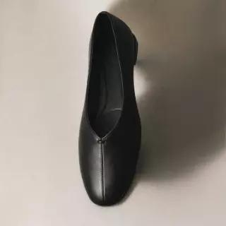 코모레비 뮤지엄 정상가 128000원 4Colors_핸드메이드 카우 레더 쉘 플랫 슈즈 l KM315 3775635