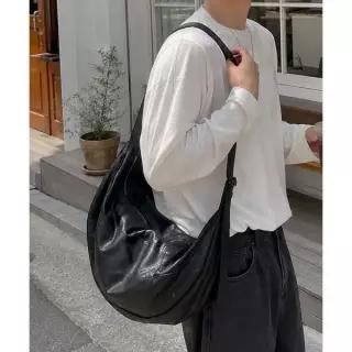매장정품 ECORR 패널 커브드 레더 크로스백_블랙