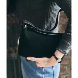 DRAWFIT WOMEN 플랩 스웨이드 바게트 백 [BLACK]