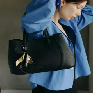 핸드백 DCBA6E553BK 블랙 소가죽 플라워 참장식 토트백 M DCBA6E553 가방 40A2247679
