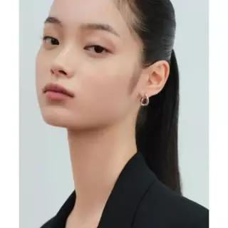 무신사스탠다드 MUSINSA STANDARD WOMAN 우먼즈 웨이브 후프 이어링MEEAE7A56-SI 173478