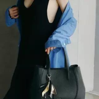 ACC DAKS (쇼핑백동봉) 블랙 소가죽 플라워 참장식 토트백 M DCBA6E553BK LE1221261074