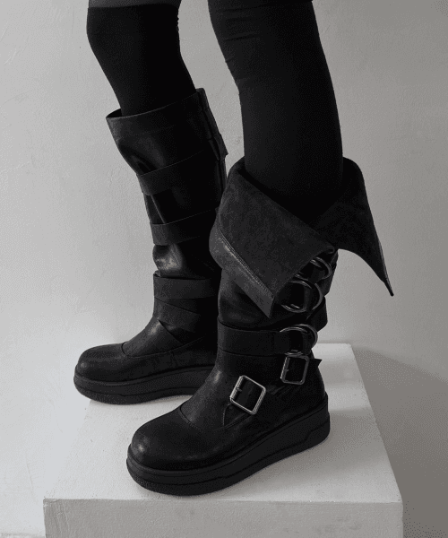 103 matte buckle strap boots