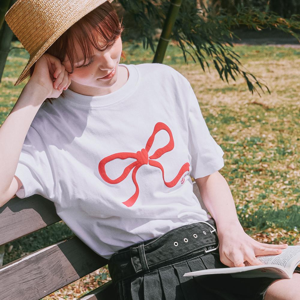 EMBO HEART RIBBON BASIC FIT T SHIRT WHITE RED