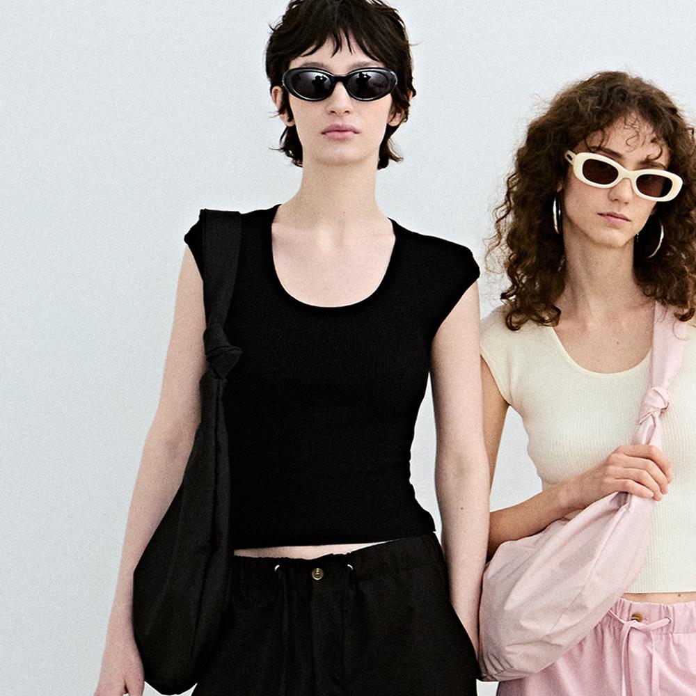 MINIMAL SLEEVE U-NECK KNIT TOP_BLACK