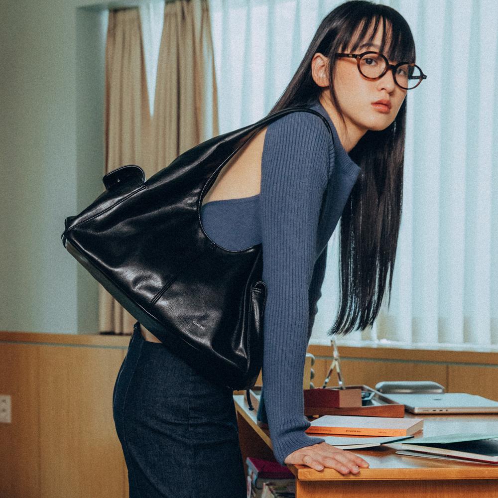 POCKET HOBO BAG - BLACK