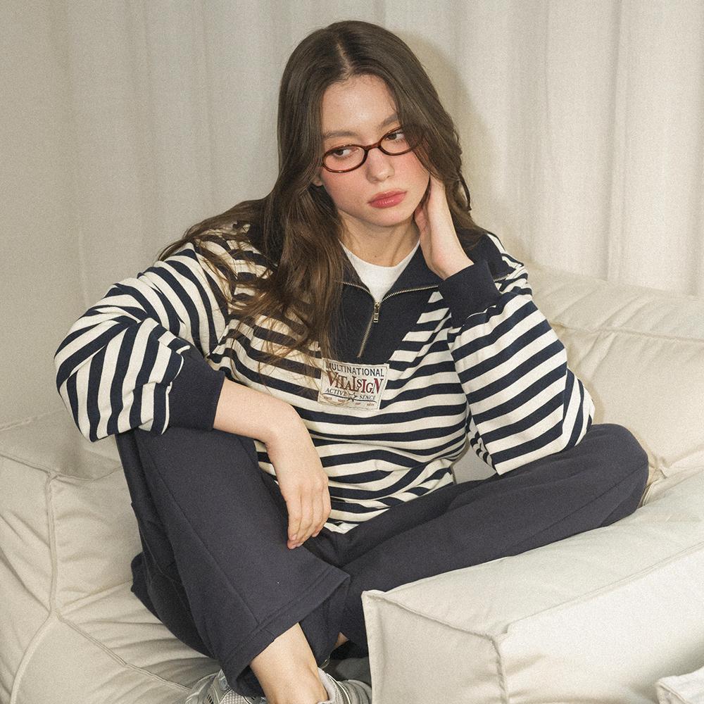 [LINE] 스트라이프 라벨 하프 집업 맨투맨 (Navy)