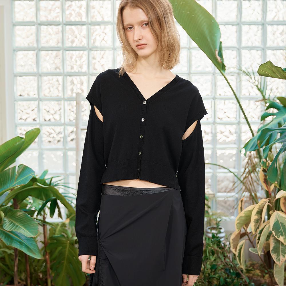 SLIT DETAIL BUTTON CARDIGAN IN BLACK