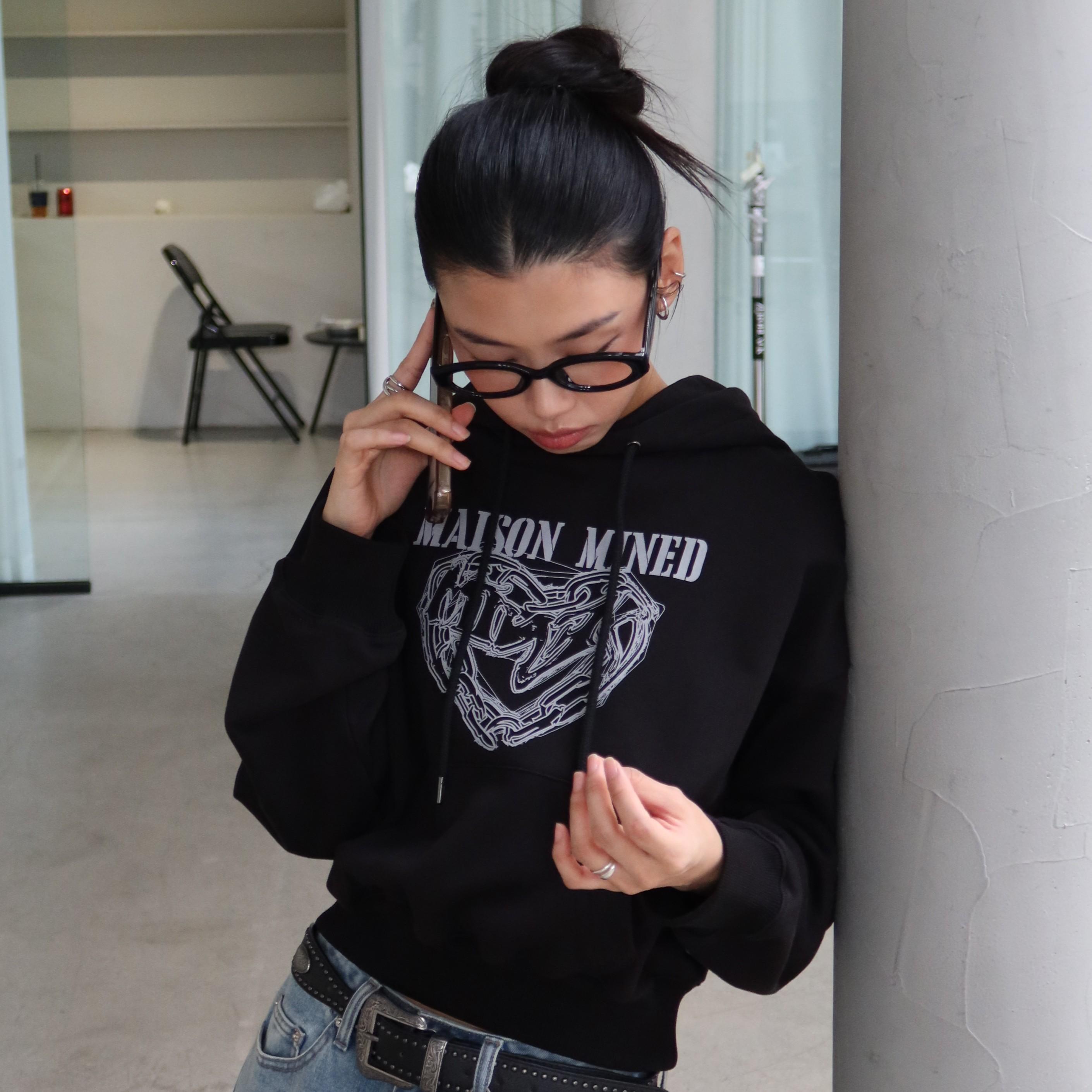 (W) DOODLE HEART CROP HOODIE BLACK