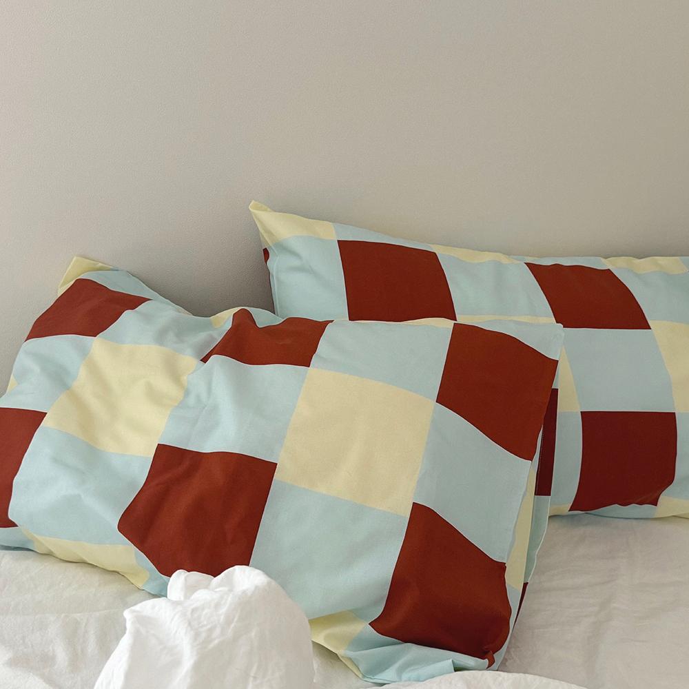breeze red pillow