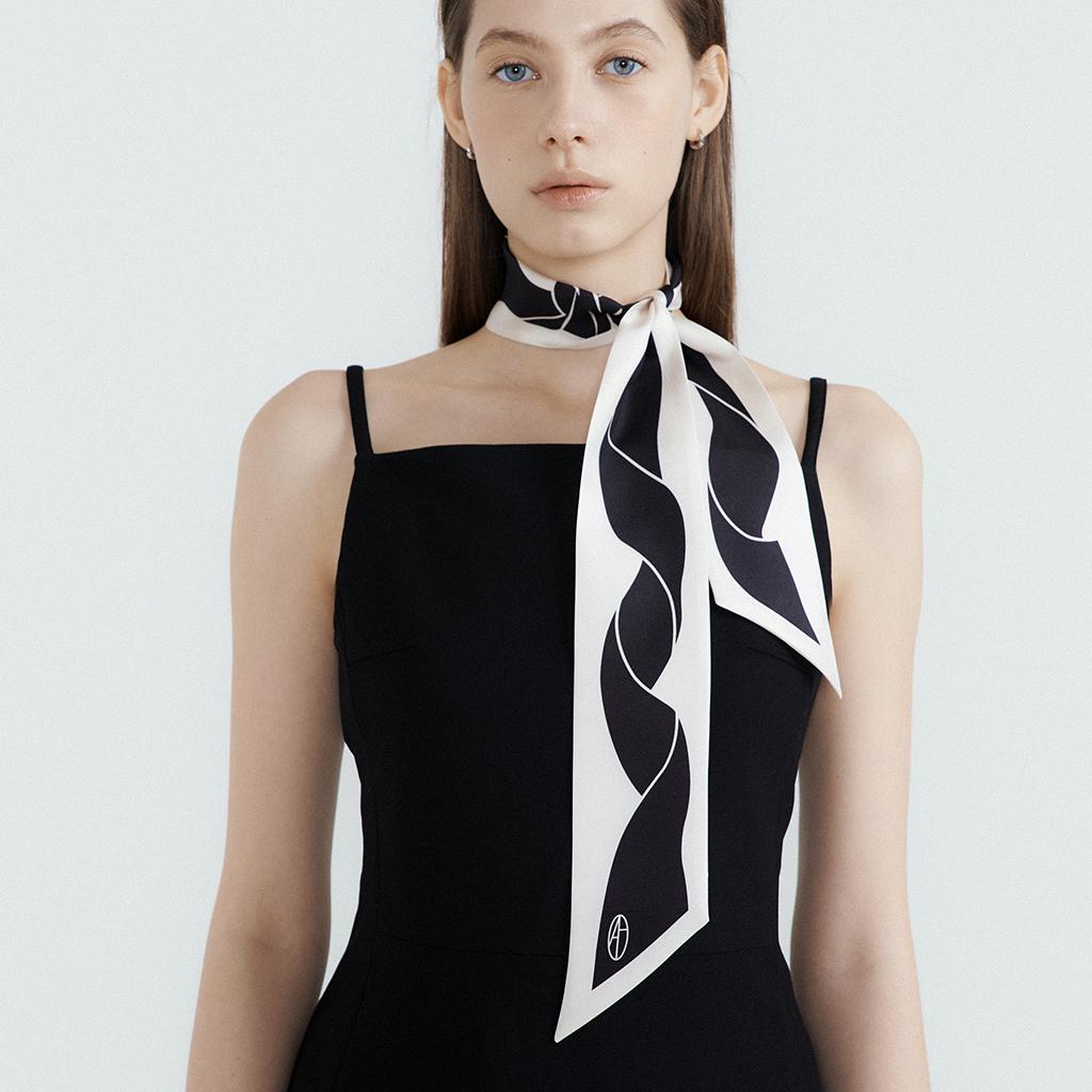 [포핸즈 장규리 배우 착용]Drape Ribbon Long Twilly Silk Scarf - Cream