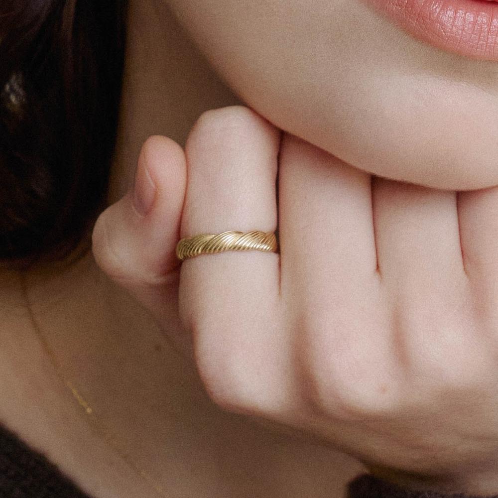 14k Silk-touch band ring